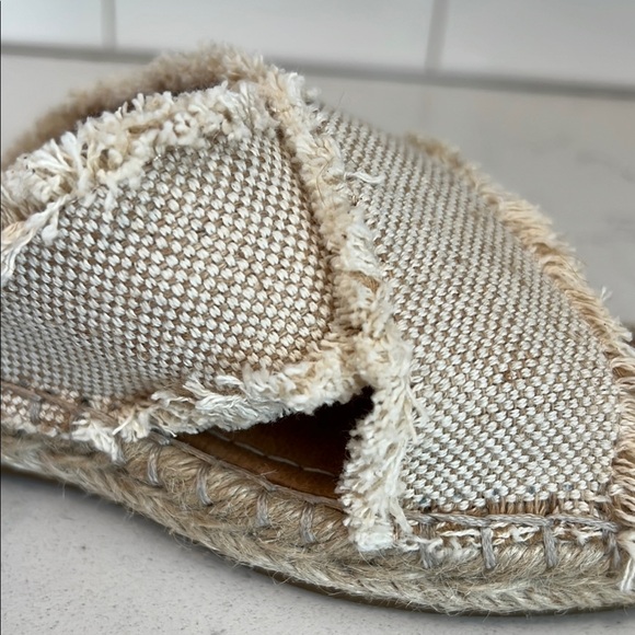 Like New - Steve Madden Women's Zelina Slide Sandals, Natural, 7 - Picture 14 of 16